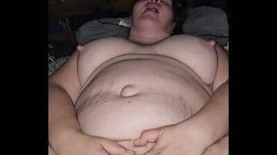 Milf plays.with her soft and cums